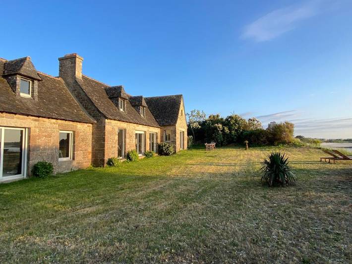 Location de vacances pour 9 personnes, avec vue et jardin, animaux acceptés dans Plage Du Billou Santec - 4