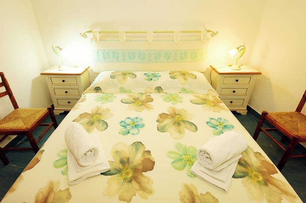 Santa Margherita di Pula: terraced house with garden 200 meters from the sea in Santa Margherita di Pula, Pula region