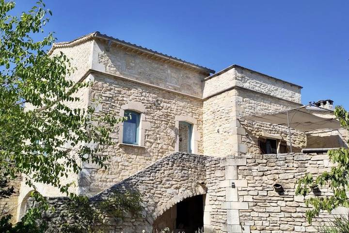 Location de vacances pour 3 personnes, avec jardin et vue à Le Garn