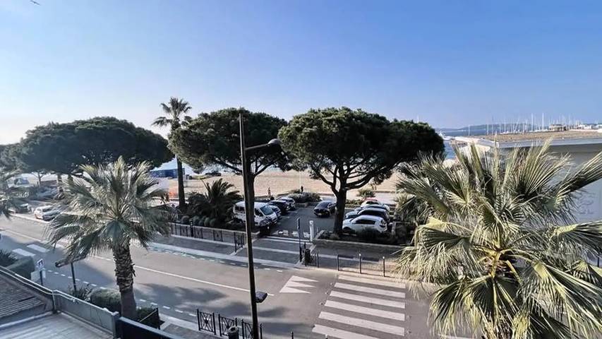 Gîte pour 7 personnes, avec Terrasse dans Casino De Sainte Maxime - 2