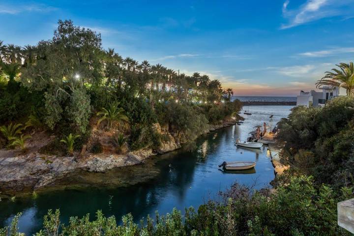 Hôtel pour 2 personnes, avec balcon ainsi que jardin et piscine