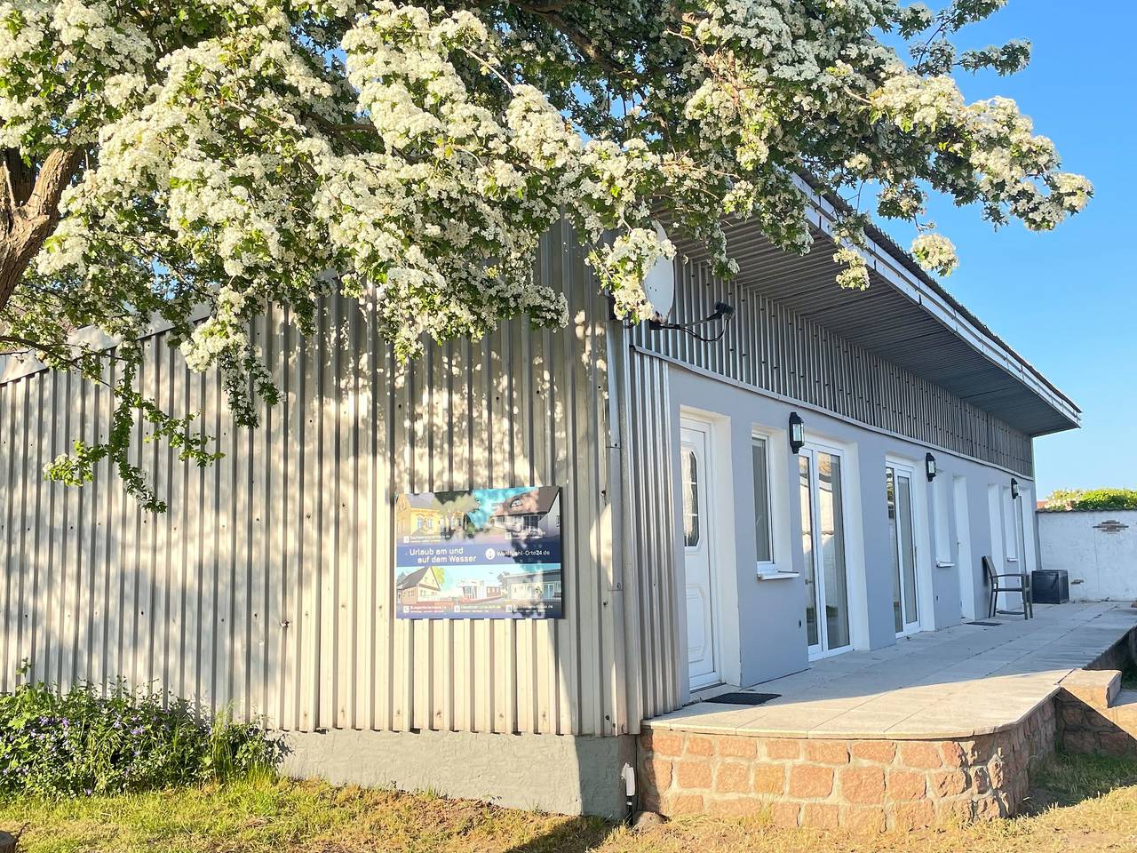 Ganze Wohnung, Ferienwohnung 'Boddenferienhaus - 12 Molenfeuer' mit gemeinsamer Terrasse, Garten und Wlan in Schaprode, Rügen