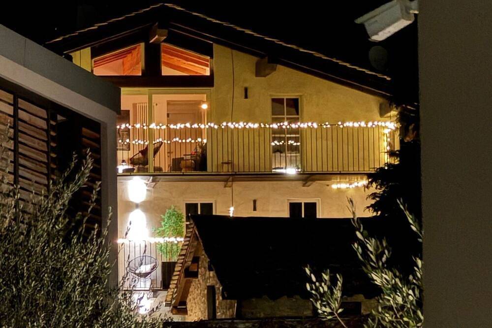 Appartamento intero, Stella - panoramic attic in the Bottonera casa vacanza in alpine design in Chiavenna, Alpi del Bernina