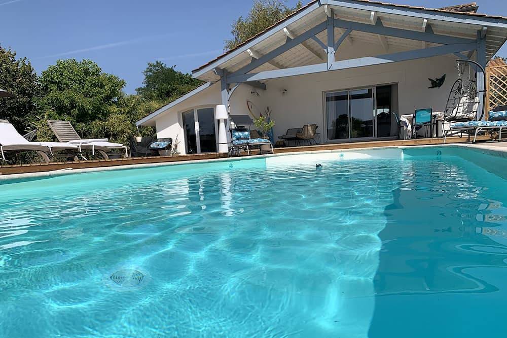 Villa avec piscine- Le Porge- Entre Bassin et Océan in Le Porge, Parc naturel régional du Médoc
