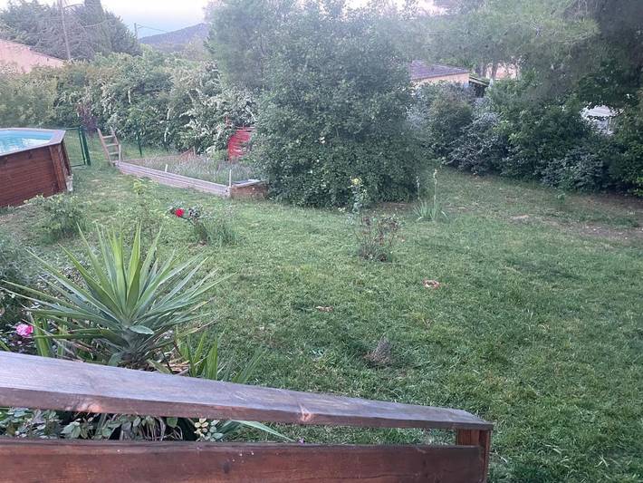 Location de vacances pour 6 personnes, avec piscine ainsi que vue et jardin à Le Val - 2