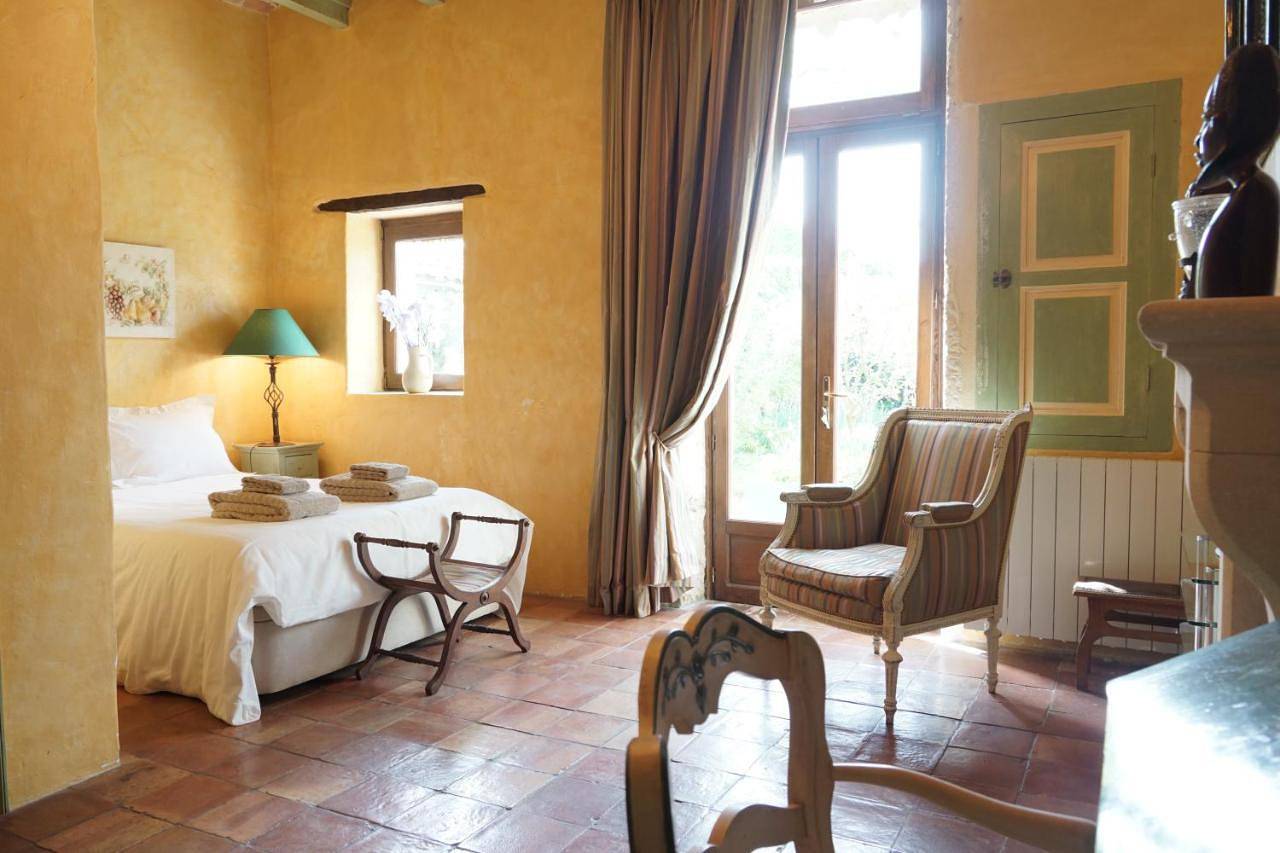 Large Double Room in Lapalud, Vaucluse