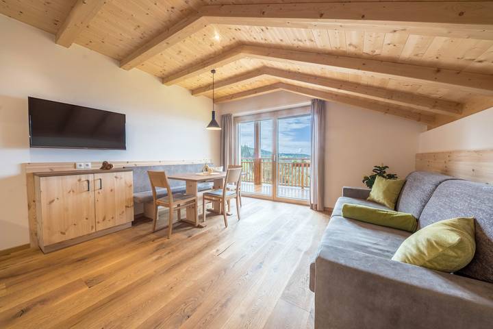 Appartamento intero, Appartamento per vacanze "Rosmarin" con vista sulle montagne, Wi-Fi, balcone e sauna in Verano, Alpi Sarentine