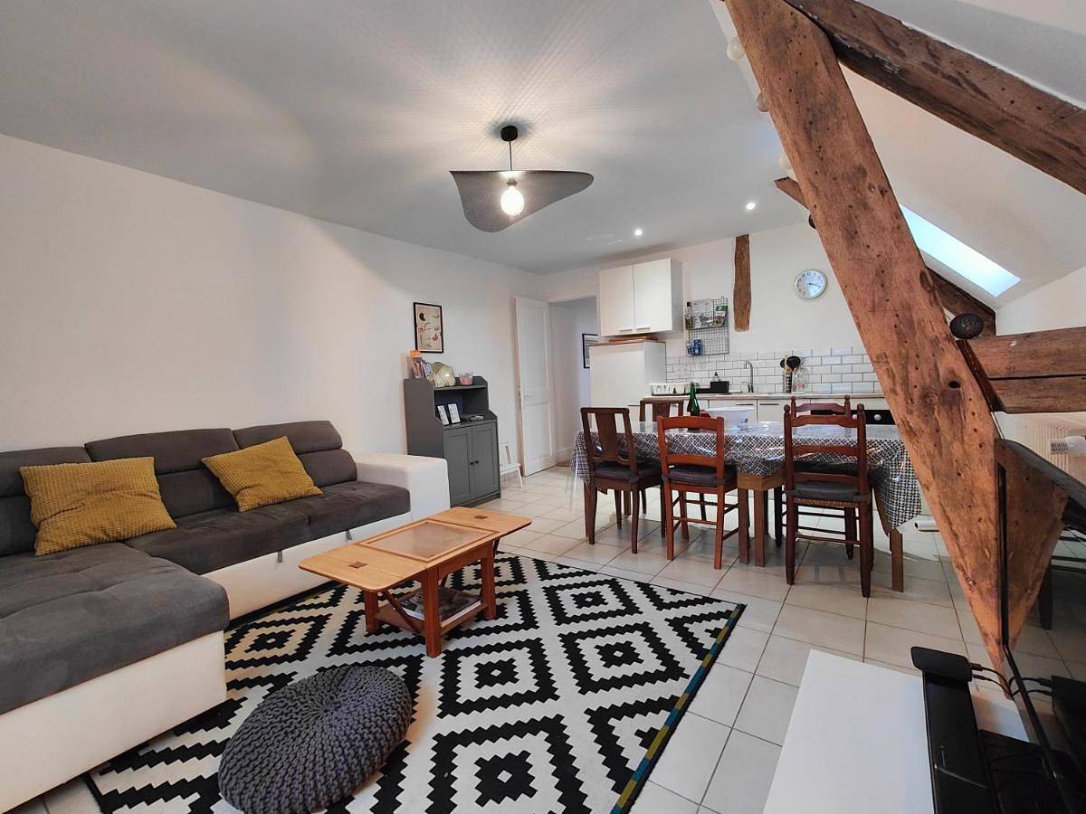 Appartement entier, Three-Bedroom Apartment in Notre-Dame-de-Bonne-Nouvelle, Région de Caen