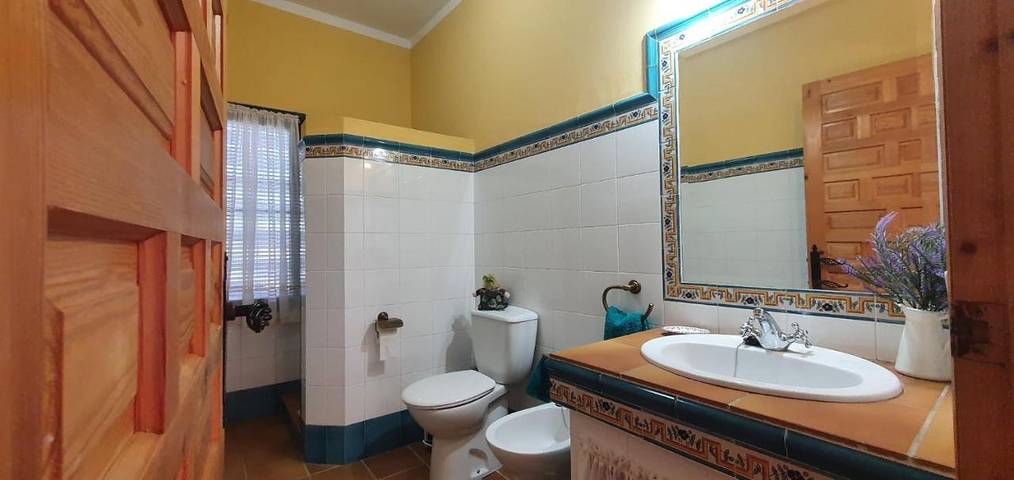 Chalet para 13 personas, con piscina y balcón además de vistas al lago y vistas en Sierra Norte de Sevilla - 4