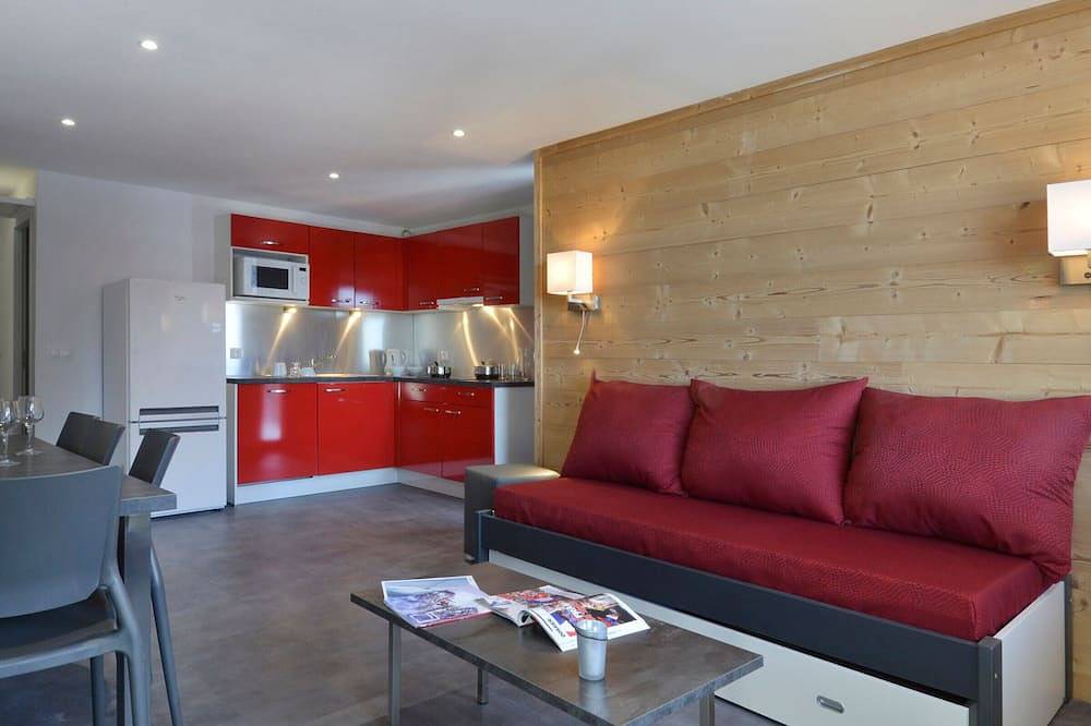 Entire apartment, Spacious renovated apt, 3 rooms + cabin, near slopes, 8 ppl, pets allowed in La Plagne, La Plagne-Tarentaise