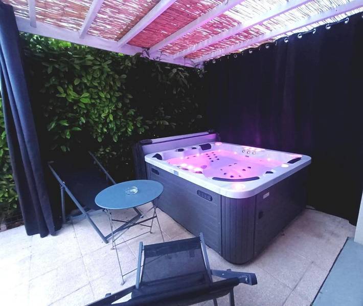 Gîte pour 4 personnes, avec terrasse et jacuzzi à Rosières-près-Troyes