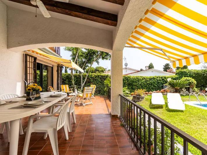 Chalet para 8 personas, con Terraza además de Jardín y Piscina en Bajo Penedés - 2