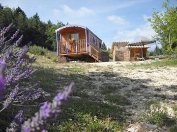Gîte pour 3 personnes, avec vue et jardin à Aurel
