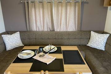 Log Cabin for 10 People in Essex, East of England, Photo 1