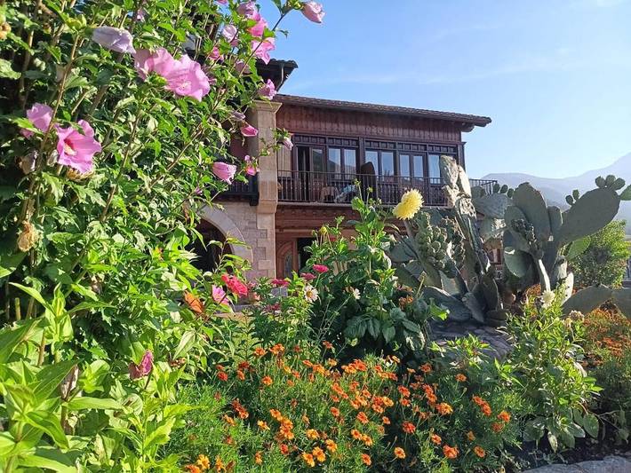 Chalet para 2 personas, con jardín además de jacuzzi y piscina en Liébana - 3