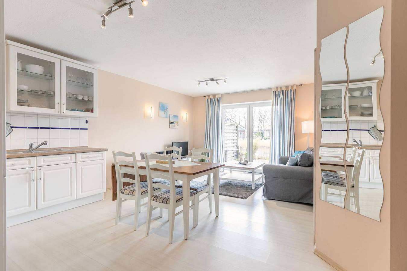 Ganze Wohnung, Haus am Teich 1. Schöne Ferienwohnung am Teich. in Büsum, Dithmarschen