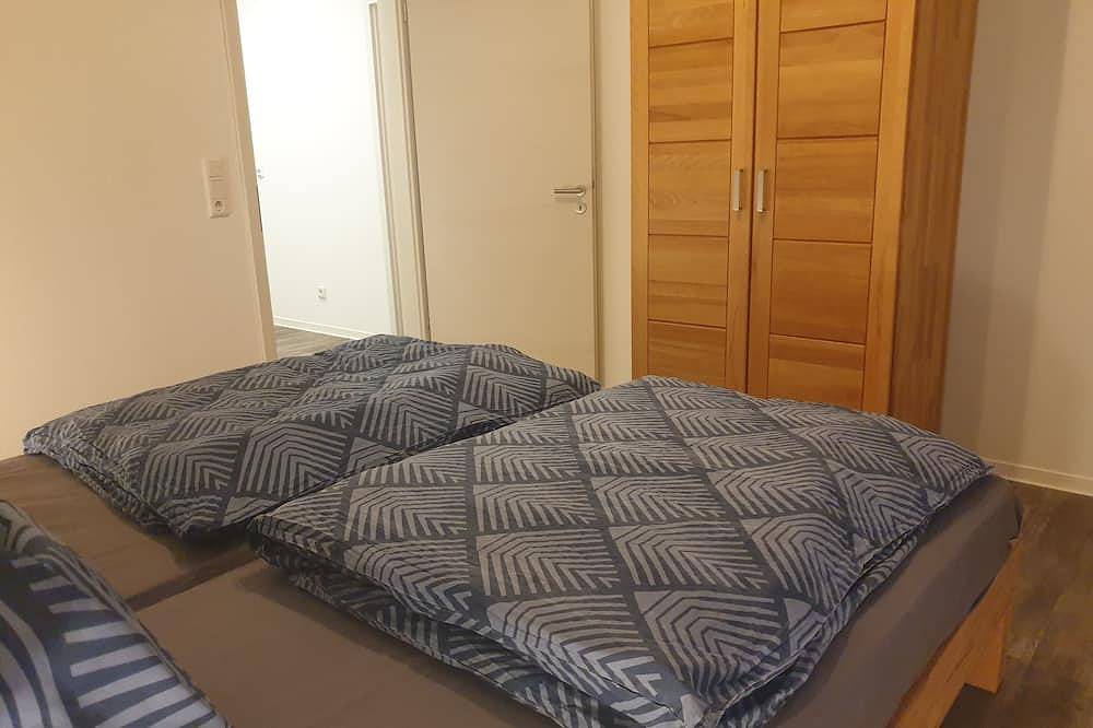 Ganze Wohnung, Fewo mit Zentralem Blick über den Hofplatz, sowie zur Else. in Bünde, Wiehengebirge