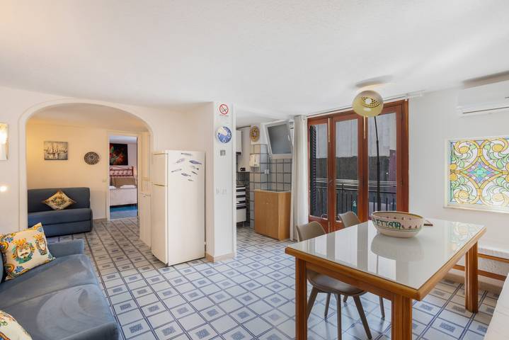 Apartamento entero, Apartamento 'Agatella's House' con vistas al mar, terraza privada y aire acondicionado in Aci Trezza, Aci Castello