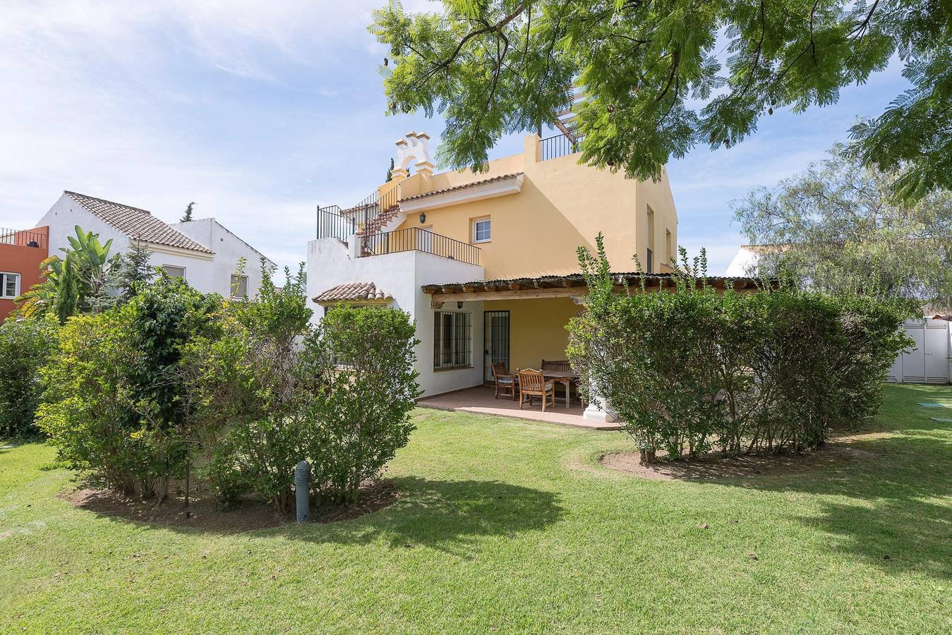 Rocio - Nice house in urbanisation with shared swimming pool and free Wifi in El Puerto de Santa María, Costa de la Luz