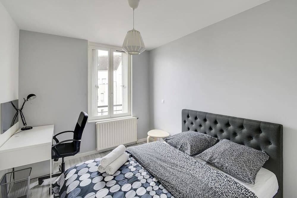 Entire apartment, Chic and Spacious Apart With Parking in Cergy, Val-d'Oise