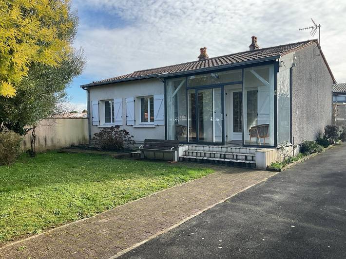 Gîte pour 6 personnes, avec terrasse et jardin à Salles-sur-Mer