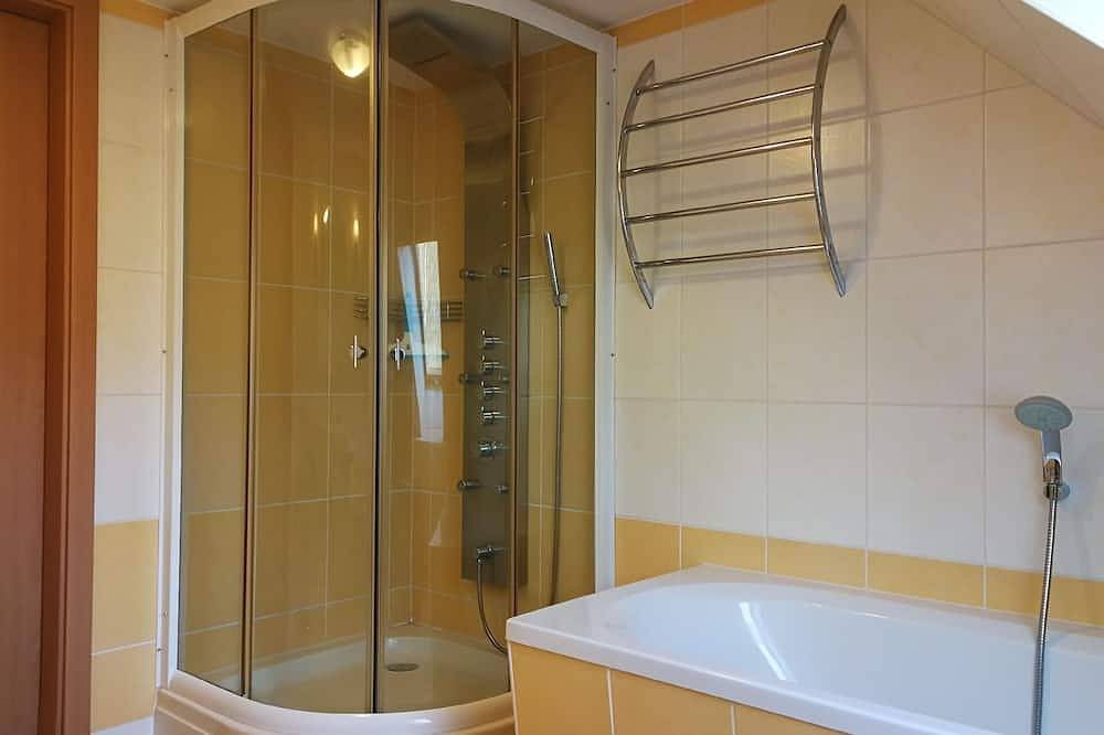 Ganze Wohnung, Ferienwohnung Schlema für 2 - 4 Personen mit 1 Schlafzimmer - Ferienwohnung in Ein- oder Mehrfamilie in Bad Schlema, Erzgebirge