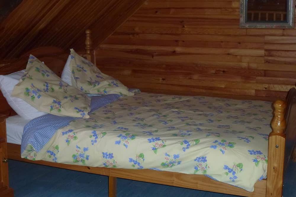 Tranquilo y una ubicación tranquila, 5.4 Cama Casa rural en dos acres de propietarios de tierra con el lago in Saint-Gonnery, Pontivy region