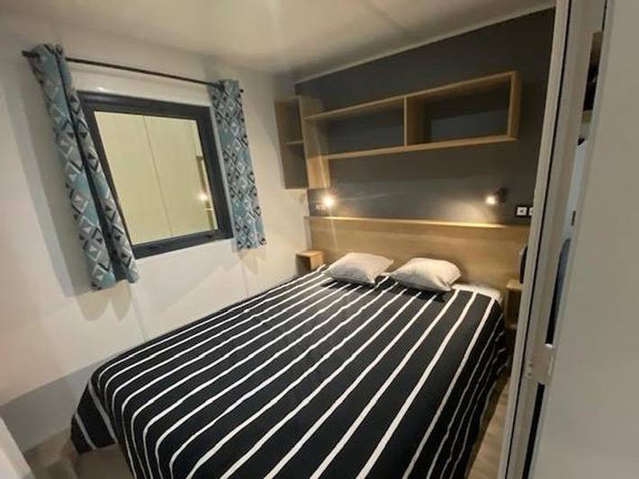 Camping Le Mas des Sédariès - Mobilheim 4 personen - Mobilheim Premium, 2 Schlafzimmer, 2 Badezimmer, 4 Personen im Westerndorf in Villefort, Cevennen