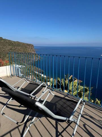 Location de vacances pour 10 personnes, avec vue et jardin à Filicudi