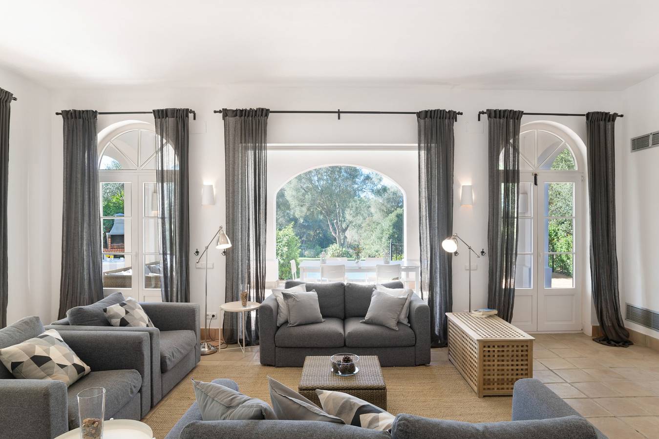 Villa 'Eagle' con piscina privada, Wi-Fi y aire acondicionado in Benalup-Casas Viejas, Costa de la Luz