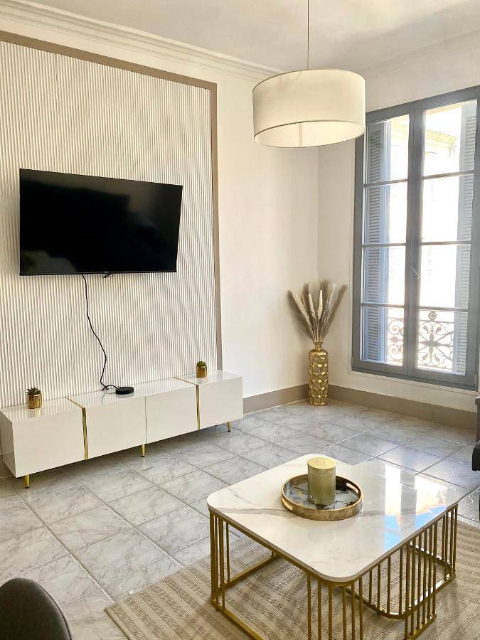 Gîte pour 7 personnes, avec balcon dans Arenes De Nimes - 2