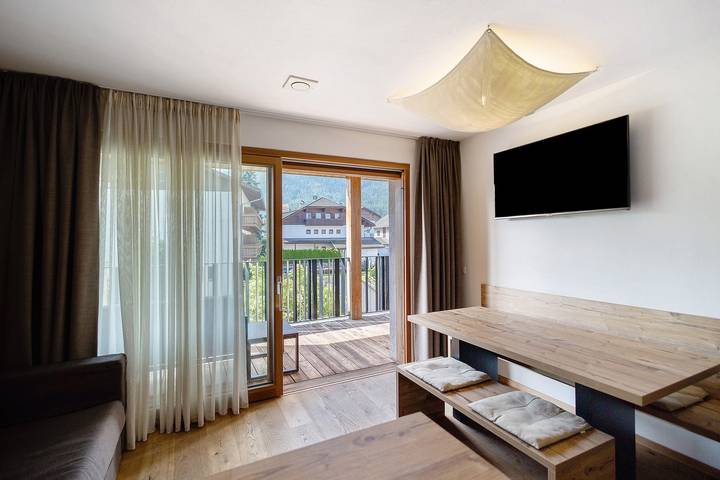 Ganze Wohnung, Ferienwohnung 'Villa Kriendl Nr 3 Piz Da Peres' mit Bergblick, privater Terrasse und Wlan in Mitterolang, Olang