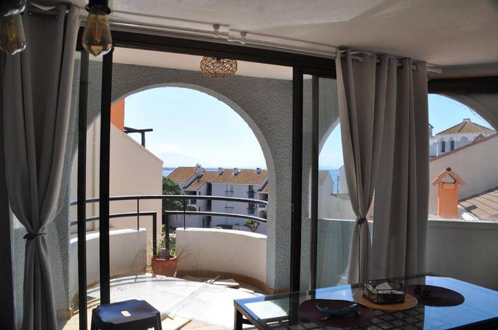 Apartamento de vacaciones para 6 personas, con vistas al lago y vistas además de piscina y jardín, Familias con niños - 1