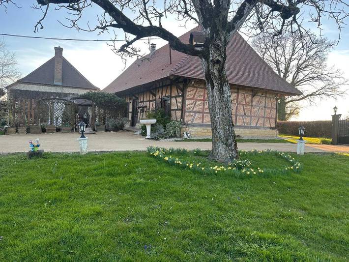 Gîte pour 2 personnes, avec Balcon et Terrasse ainsi que Jardin et Vue dans Bosjean