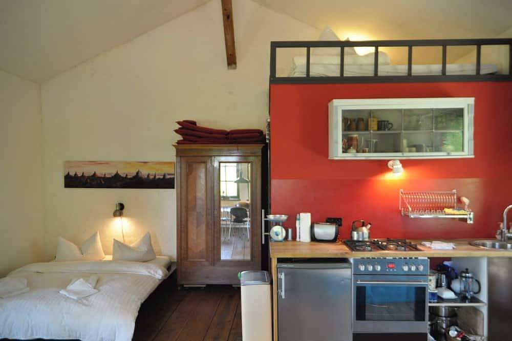 Ganze Wohnung, Romantisches Studio am Waldesrand mitgartensauna in Schwarz, Mecklenburgische Seenplatte