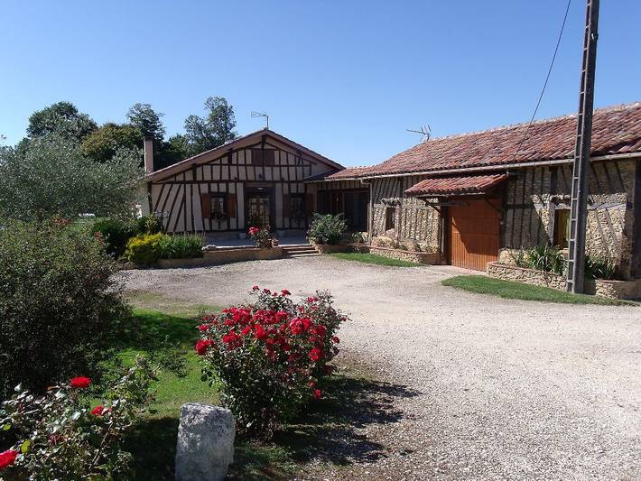 Gîte pour 8 personnes, avec jardin ainsi que piscine et terrasse, animaux acceptés - 1