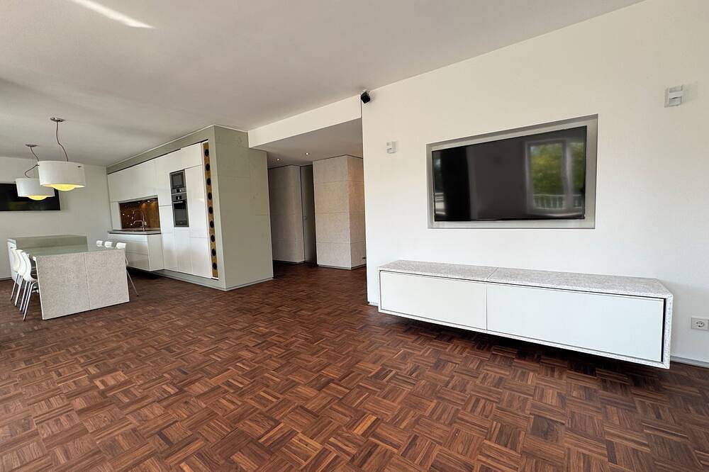 Ganze Wohnung, Designapartment mit Balkon & Parkblick in Villen-Lage in Heilbronn, Kurpfalz