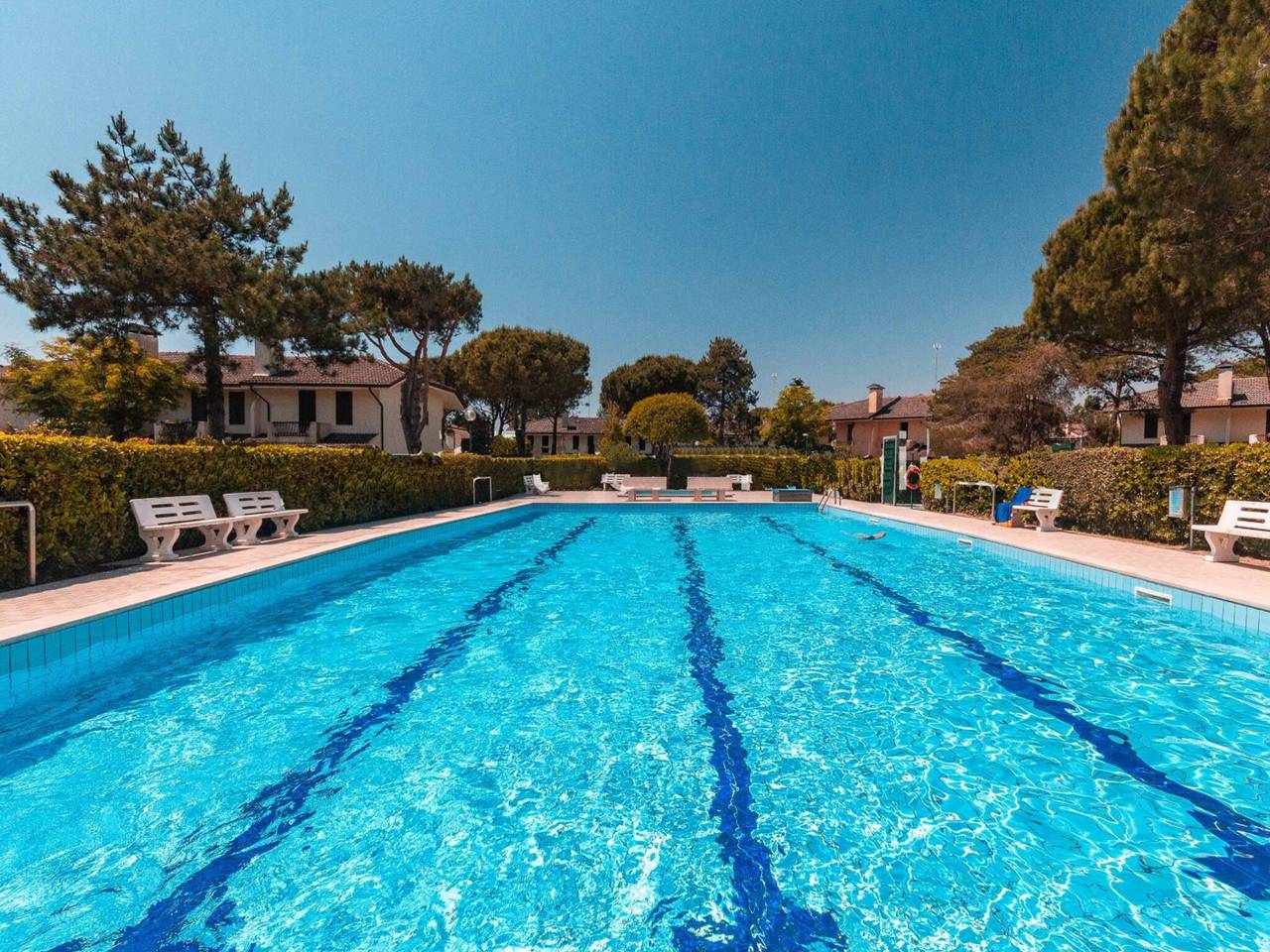 Casa colorata con piscina e giardino in Porto Santa Margherita, Caorle