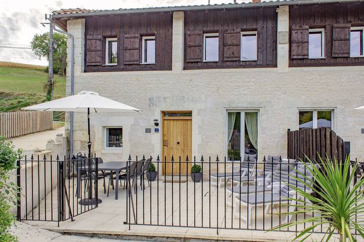 Gîte pour 6 personnes, avec piscine, animaux acceptés à Saint-Séverin