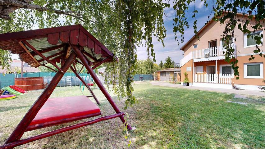 Ferienwohnung für 8 Personen, mit Garten und Sauna in Balatonszabadi
