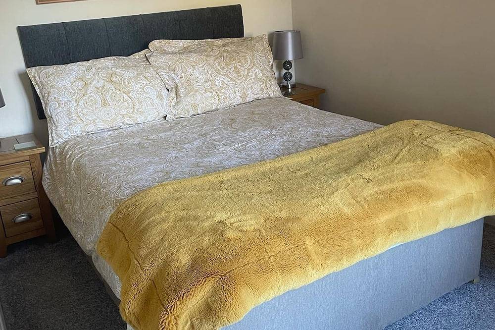 Rhubarb Cottage, stylish home close to Lyndhurst High street & New Forest trails in Lyndhurst, Hampshire