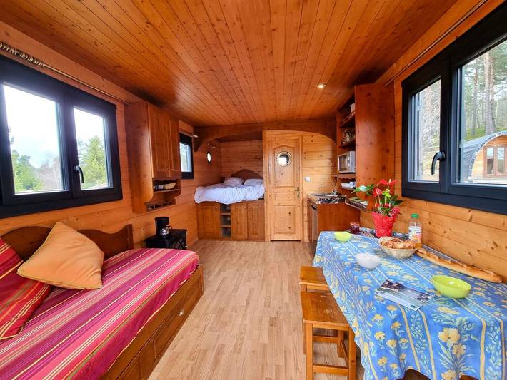 Studio entier, Roulotte nature, animaux admis - 3 pers. in Usson-en-Forez, Montbrison
