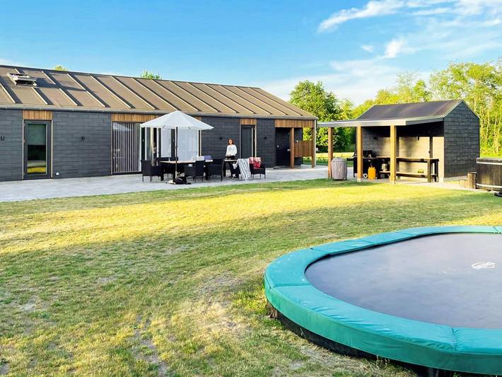 Ferienhaus für 9 Personen, mit Whirlpool und Terrasse sowie Garten und Sauna in Dannemare - 4