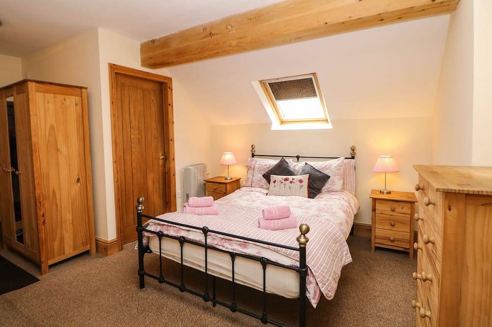 Bottomhouse Barn, pet friendly, luxury holiday cottage in Ipstones in Staffordshire