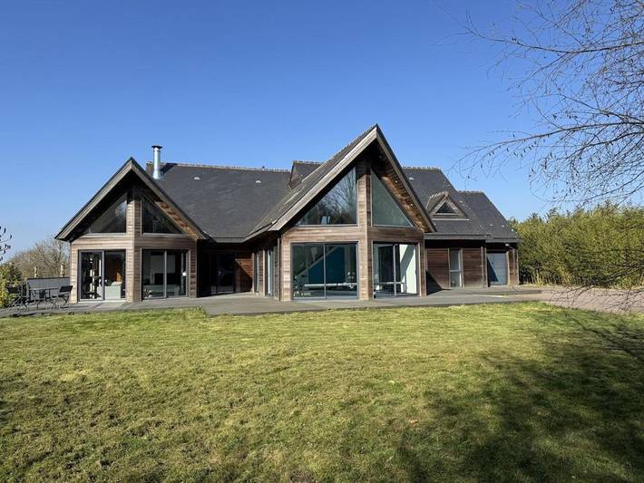 Location de vacances pour 12 personnes, avec jardin et piscine, animaux acceptés dans Condé-en-Normandie