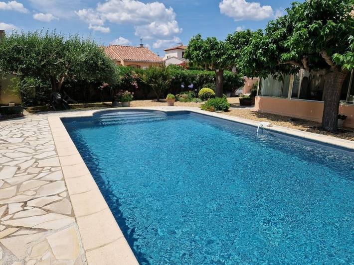 Location de vacances pour 6 personnes, avec terrasse ainsi que piscine et jardin à Ginestas - 2
