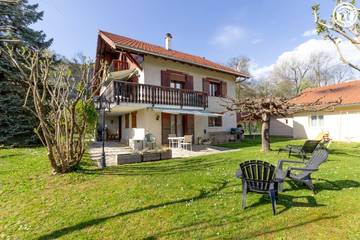 Gîte pour 6 personnes, avec terrasse et jardin à Mercury