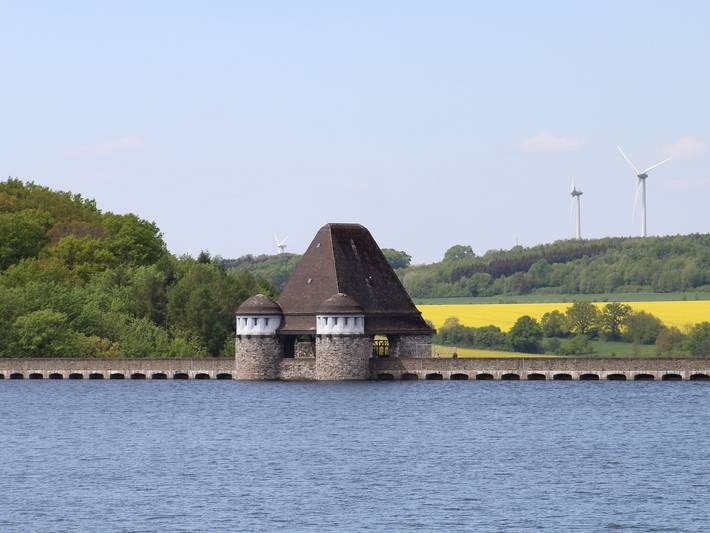 Ferienhaus für 4 Personen, mit Balkon/Terrasse und Terrasse sowie Garten und Seeblick in Möhnesee, Kreis Soest