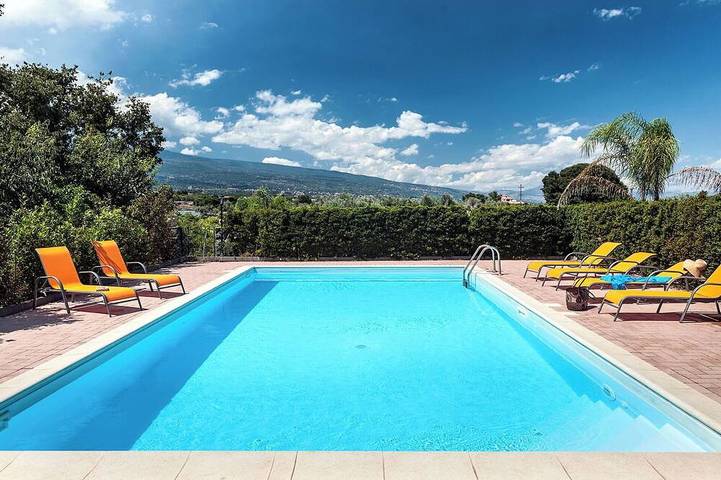 Casa de vacaciones para 13 personas, con terraza y jardín - 1