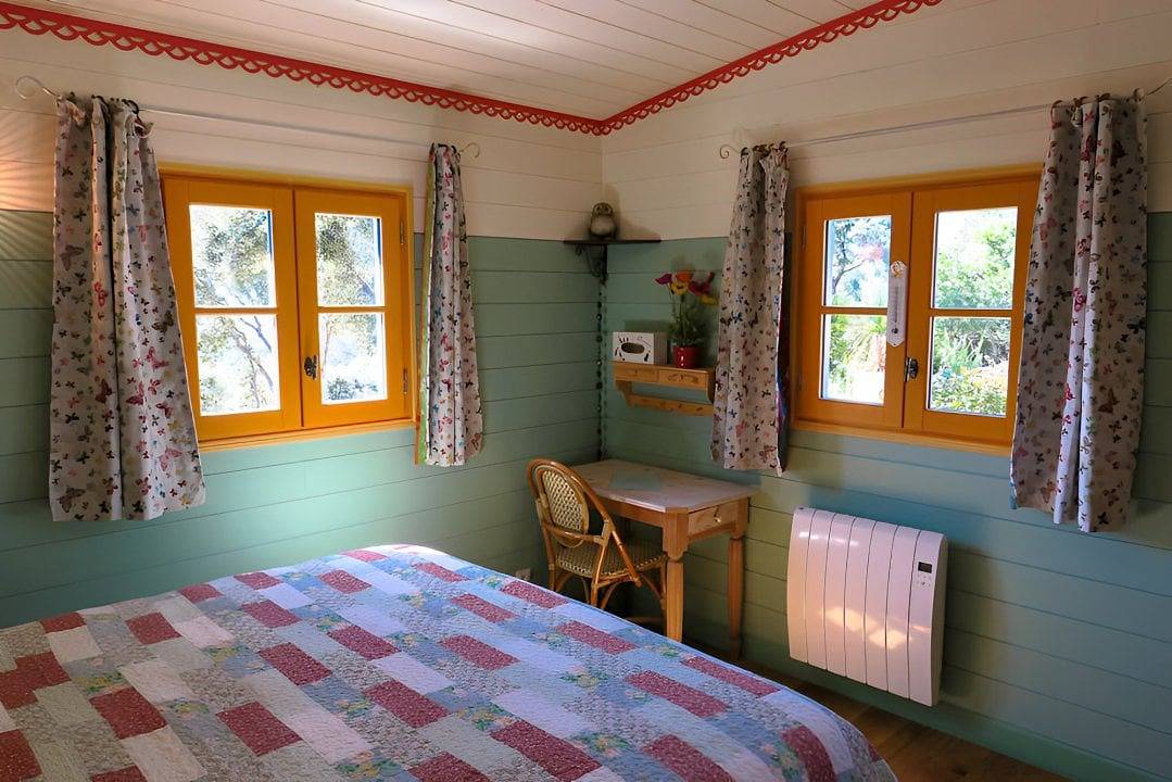 Les Logis de Bélavista - Roulotte Boémia : chambre Mariposa in Aniane, Région de Lodève
